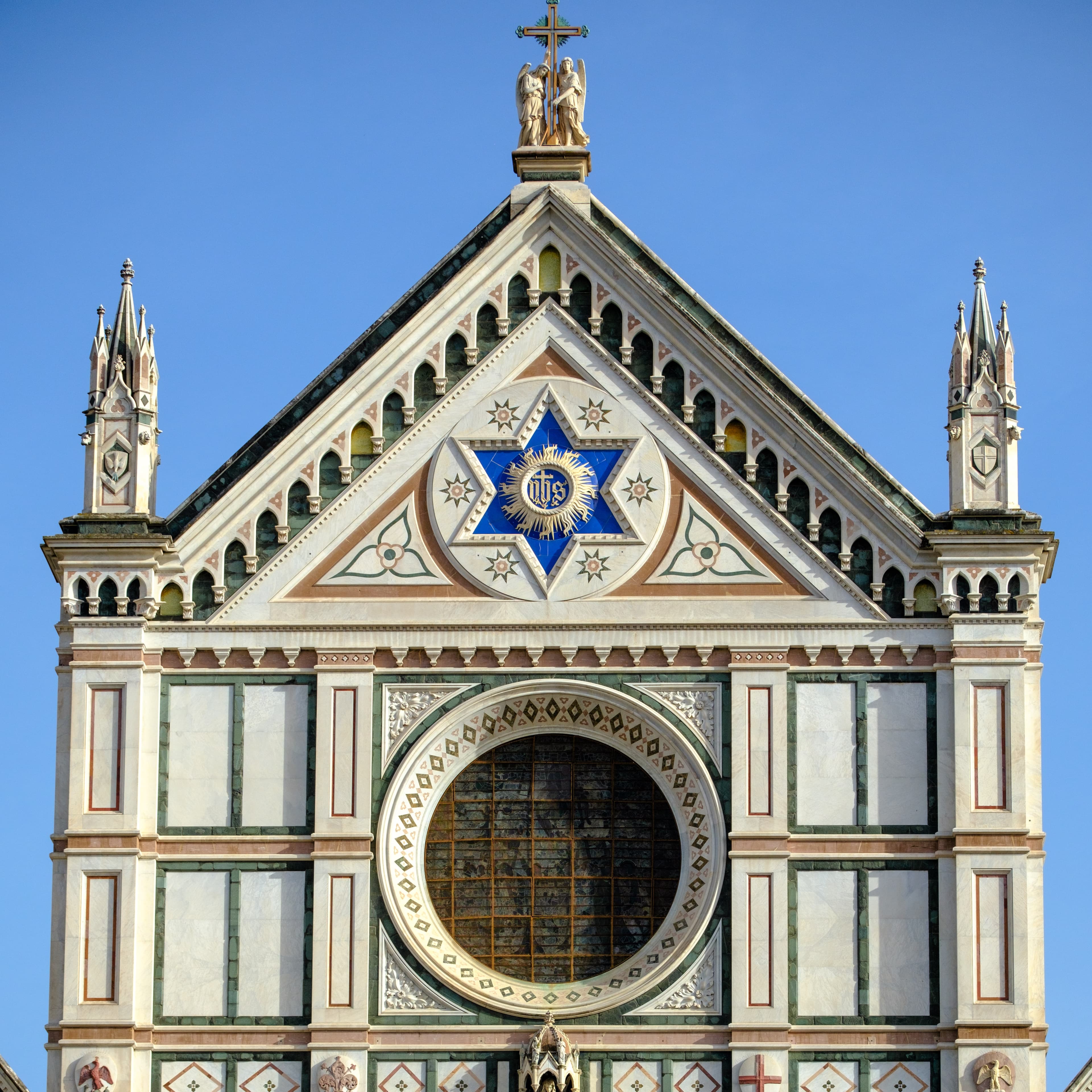 70mm · f/4.5 · 1/2200s · ISO 200
FUJIFILM X-T5 · XF70-300mmF4-5.6 R LM OIS WR · Oct 15, 2024
Ornate marble facade of Santa Croce Basilica in Florence, Italy.
Florence, Italy
© Brandon Cook