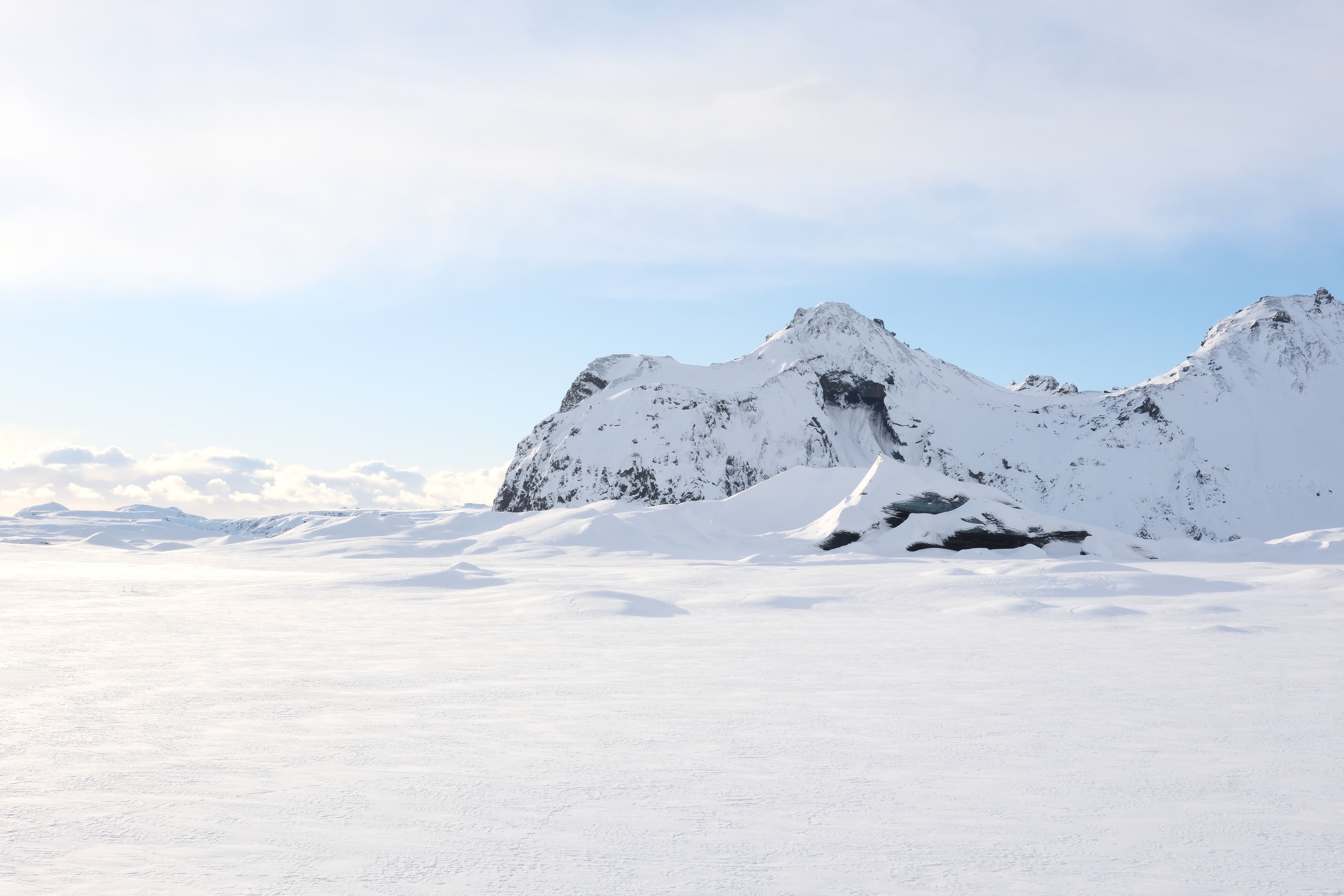 27mm · f/16 · 1/125s · ISO 320
FUJIFILM X-T5 · XF27mmF2.8 R WR · Jan 26, 2025
Vast snow-covered Icelandic landscape with jagged white mountain peaks.
Mýrdalsjökull, Iceland
© Brandon Cook